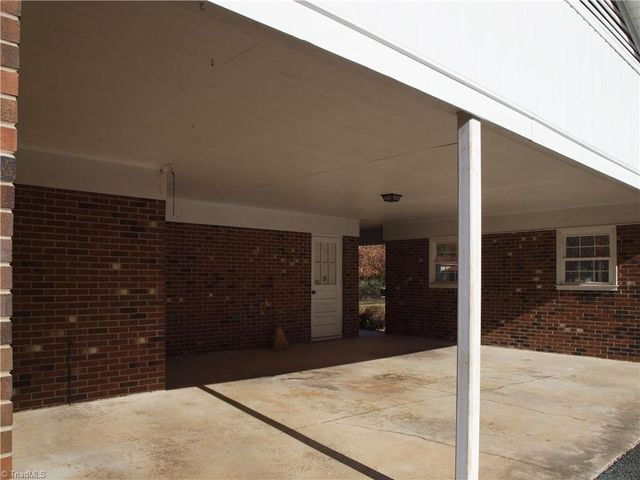 206 Oak Leaf Road, Asheboro, NC 27205