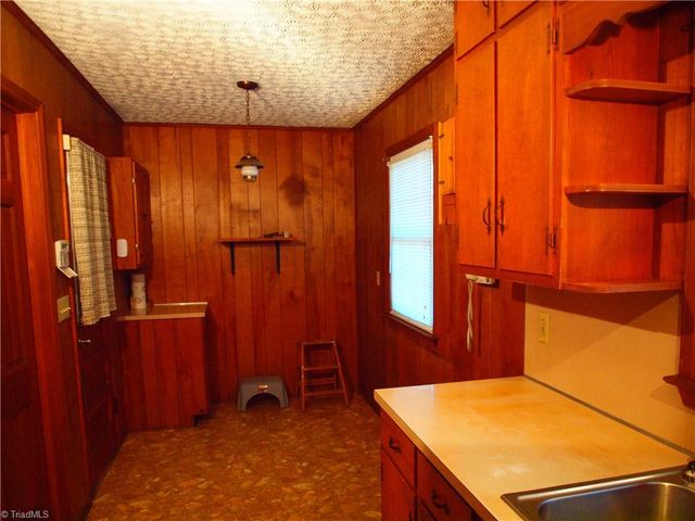 206 Oak Leaf Road, Asheboro, NC 27205