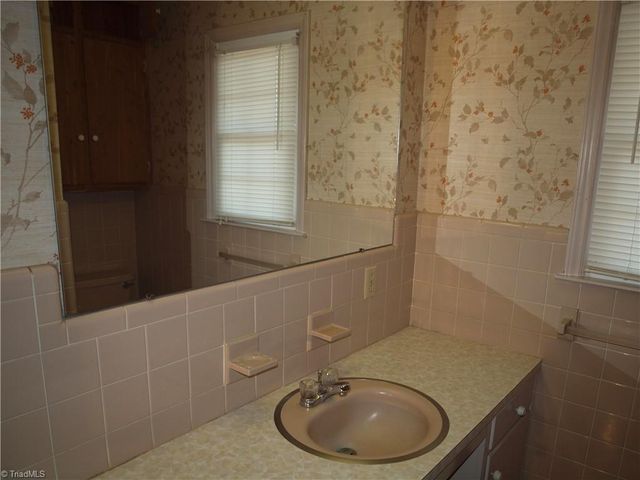 206 Oak Leaf Road, Asheboro, NC 27205