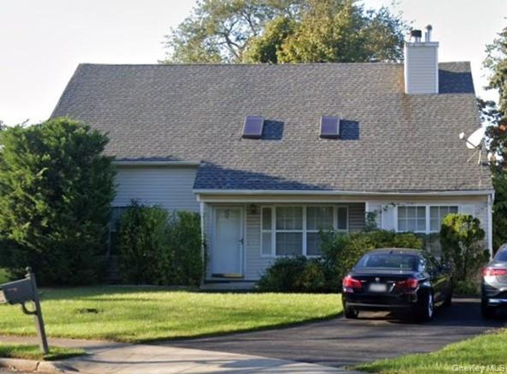 23 Chris Matt Court, Bay Shore, NY 11706