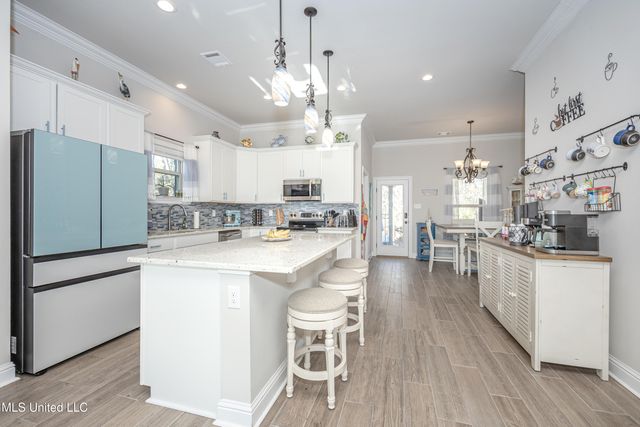 6948 Osprey Drive, Ocean Springs, MS 39564