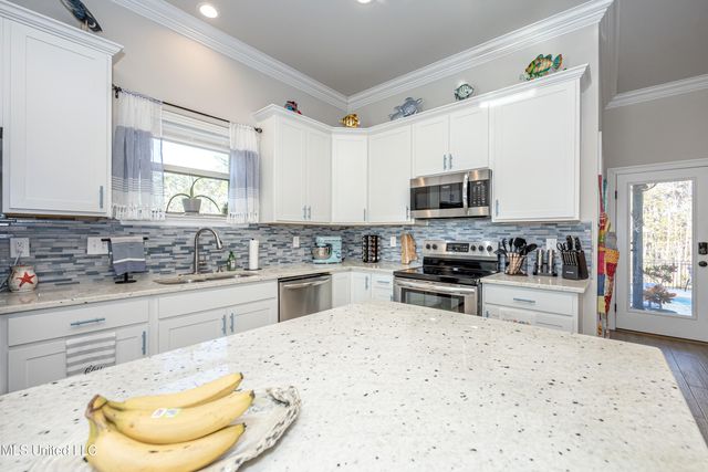 6948 Osprey Drive, Ocean Springs, MS 39564