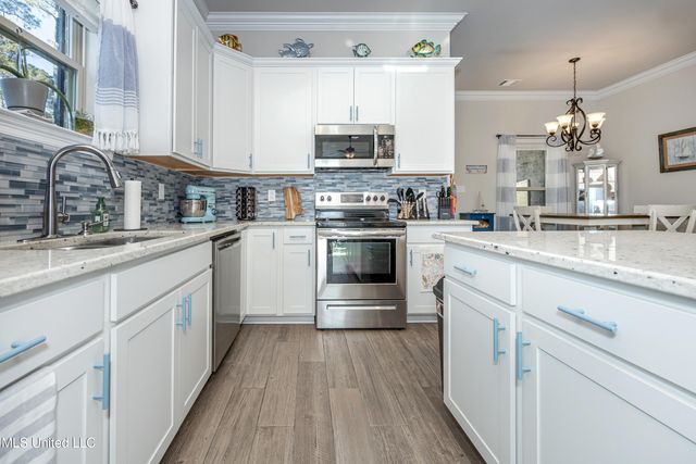 6948 Osprey Drive, Ocean Springs, MS 39564