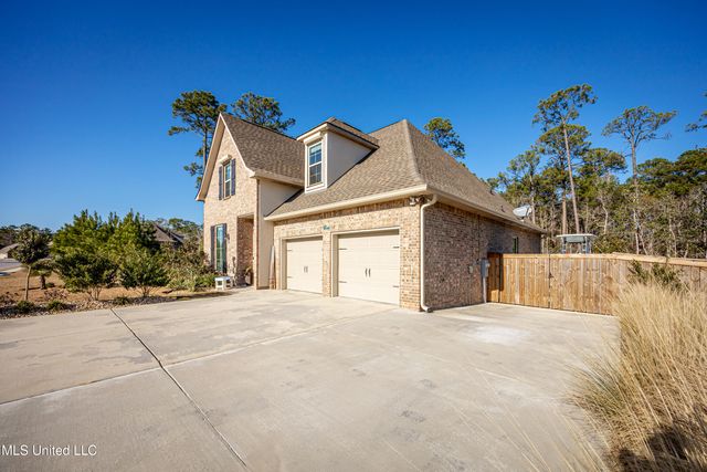 6948 Osprey Drive, Ocean Springs, MS 39564