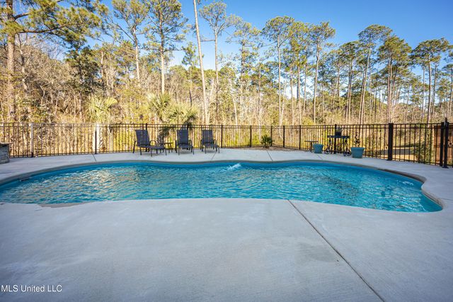 6948 Osprey Drive, Ocean Springs, MS 39564