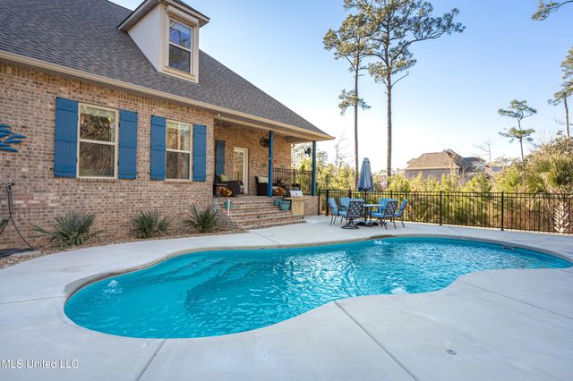 6948 Osprey Drive, Ocean Springs, MS 39564