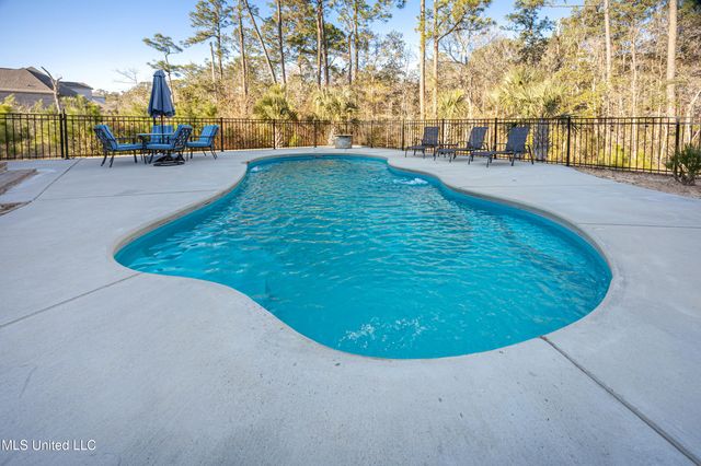 6948 Osprey Drive, Ocean Springs, MS 39564