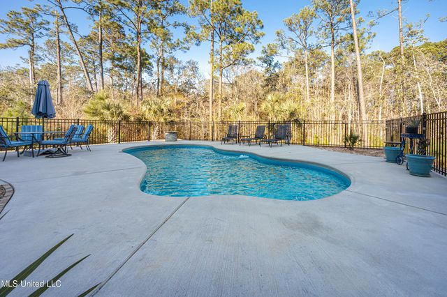 6948 Osprey Drive, Ocean Springs, MS 39564