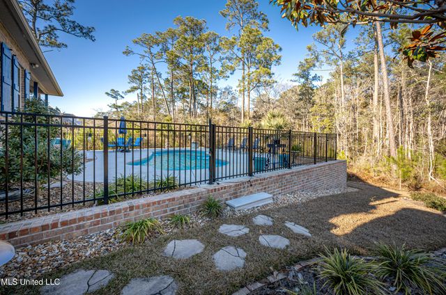 6948 Osprey Drive, Ocean Springs, MS 39564