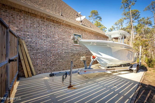 6948 Osprey Drive, Ocean Springs, MS 39564