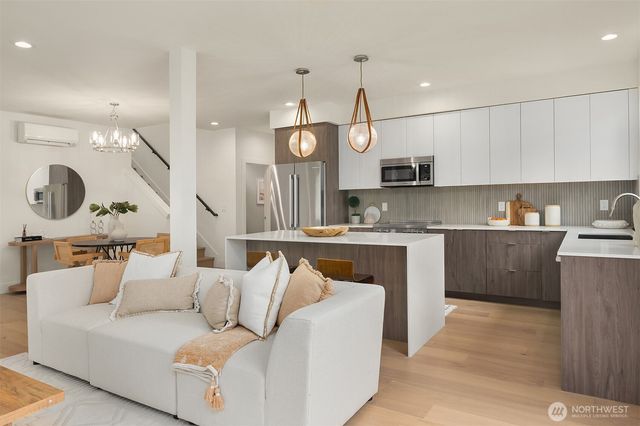 215 NE 123rd Street, Seattle, WA 98125