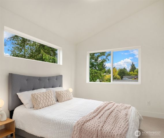 215 NE 123rd Street, Seattle, WA 98125