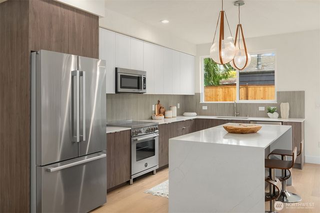 215 NE 123rd Street, Seattle, WA 98125