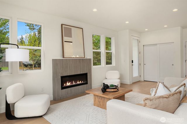 215 NE 123rd Street, Seattle, WA 98125