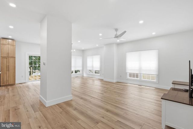 20384 MIDDLEBURY ST, Ashburn, VA 20147