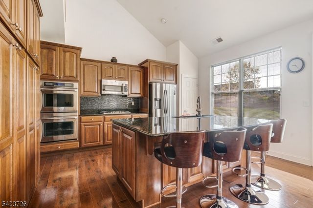 90 Schindler Ct, Franklin Twp., NJ 08873