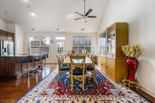 90 Schindler Ct, Franklin Twp., NJ 08873