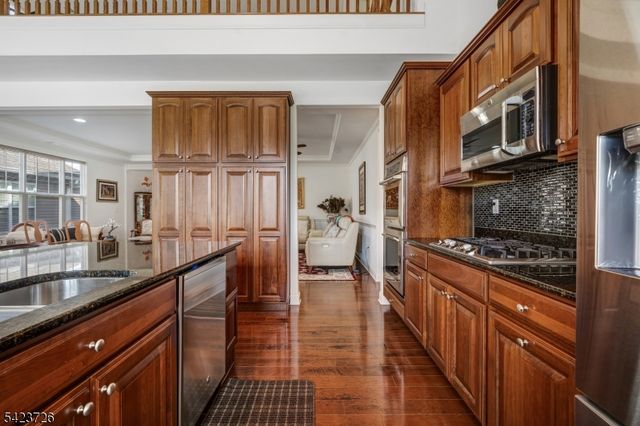 90 Schindler Ct, Franklin Twp., NJ 08873