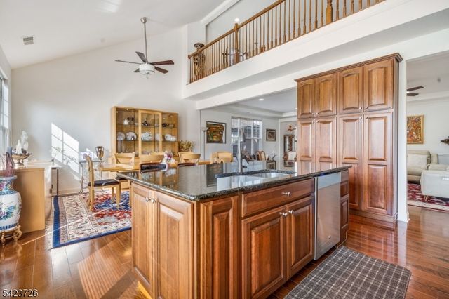 90 Schindler Ct, Franklin Twp., NJ 08873