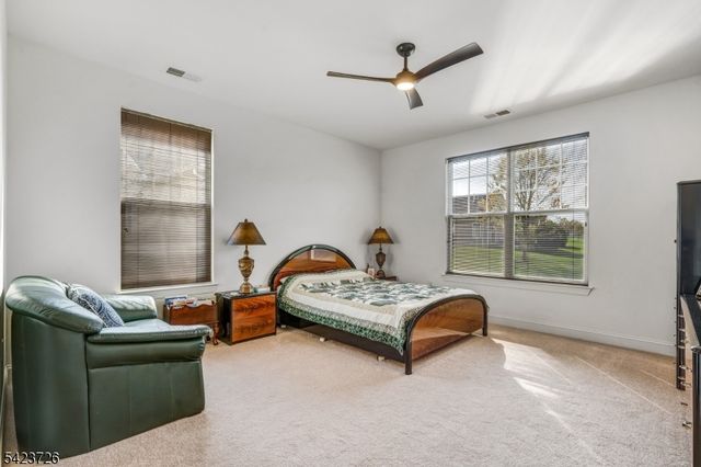 90 Schindler Ct, Franklin Twp., NJ 08873