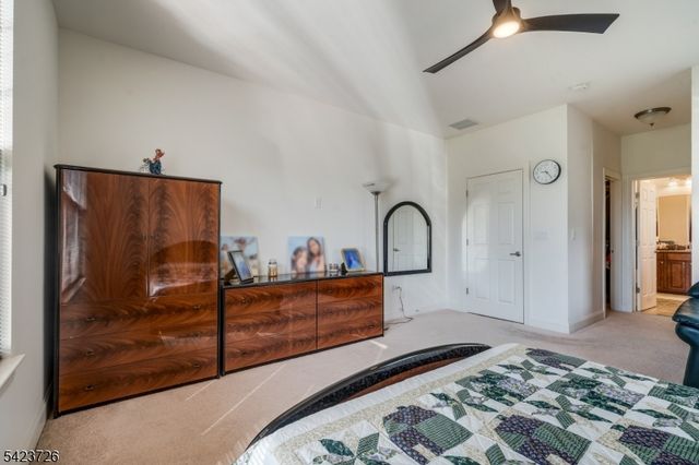 90 Schindler Ct, Franklin Twp., NJ 08873