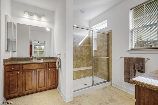 90 Schindler Ct, Franklin Twp., NJ 08873