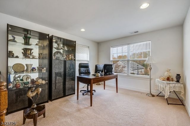 90 Schindler Ct, Franklin Twp., NJ 08873