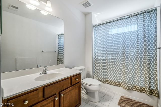 90 Schindler Ct, Franklin Twp., NJ 08873