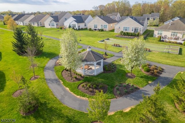 90 Schindler Ct, Franklin Twp., NJ 08873