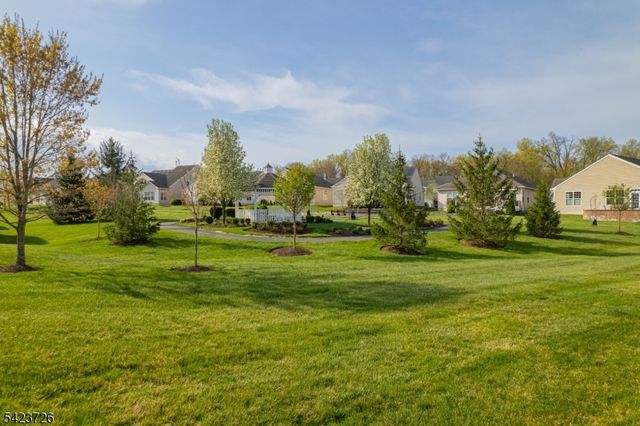 90 Schindler Ct, Franklin Twp., NJ 08873