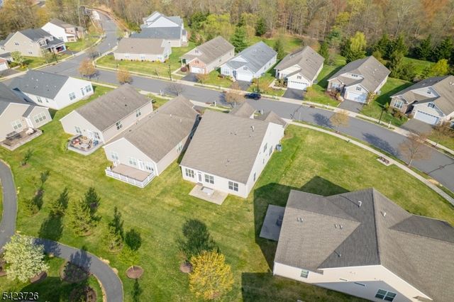 90 Schindler Ct, Franklin Twp., NJ 08873