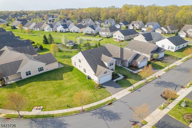 90 Schindler Ct, Franklin Twp., NJ 08873