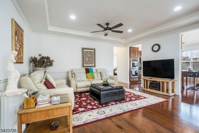 90 Schindler Ct, Franklin Twp., NJ 08873