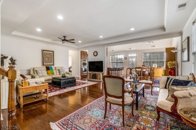 90 Schindler Ct, Franklin Twp., NJ 08873