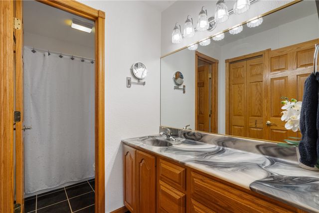 2620 Silver Oak Trl, Marion, IA 52302