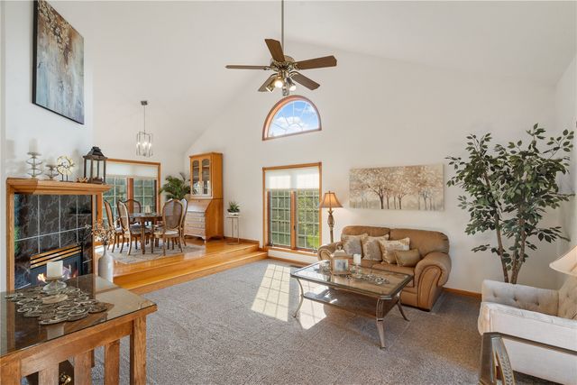 2620 Silver Oak Trl, Marion, IA 52302