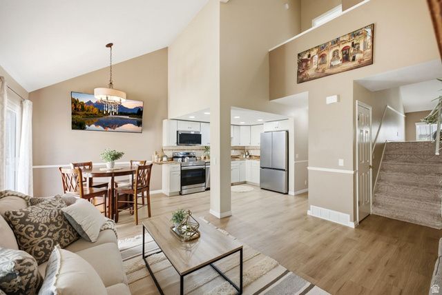 3133 S APPLEWOOD DR, Bountiful, UT 84010