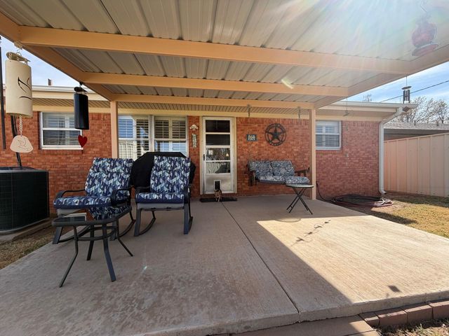 209 E 4th Street, Denver City, TX 79323