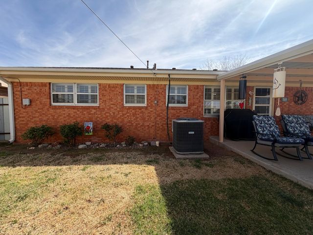 209 E 4th Street, Denver City, TX 79323