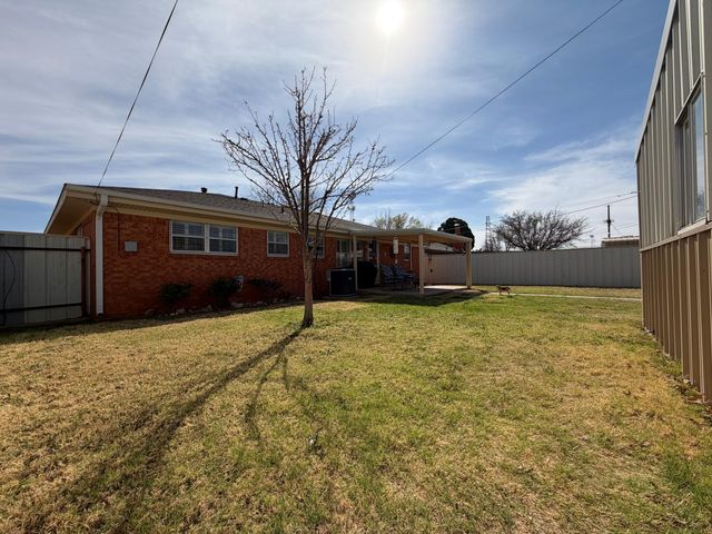 209 E 4th Street, Denver City, TX 79323