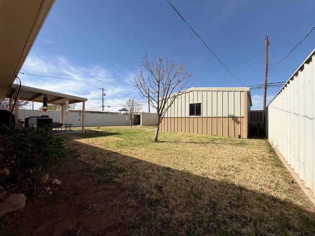 209 E 4th Street, Denver City, TX 79323