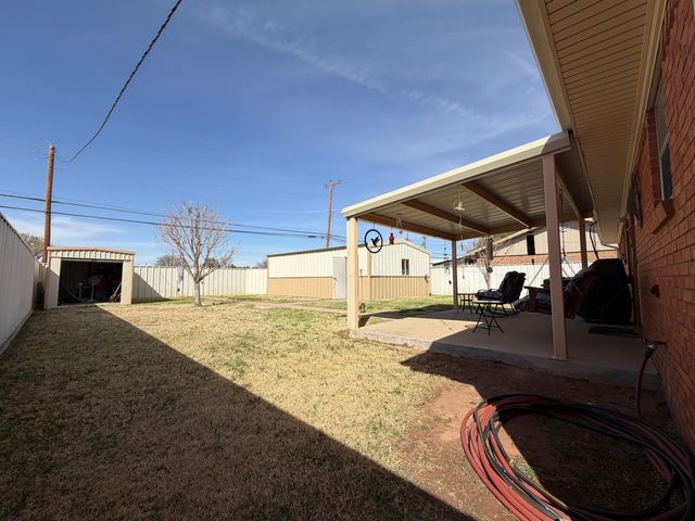 209 E 4th Street, Denver City, TX 79323