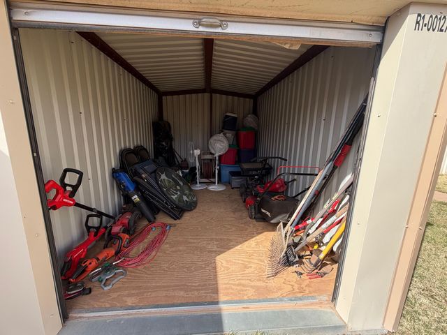 209 E 4th Street, Denver City, TX 79323