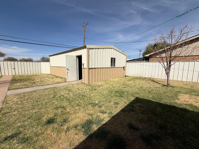 209 E 4th Street, Denver City, TX 79323