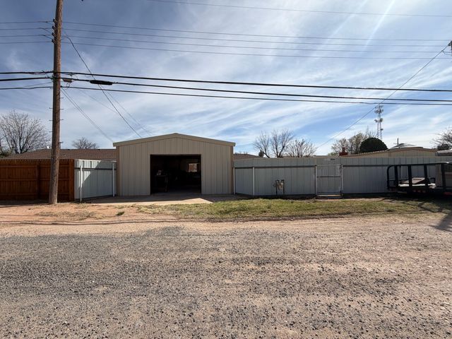 209 E 4th Street, Denver City, TX 79323