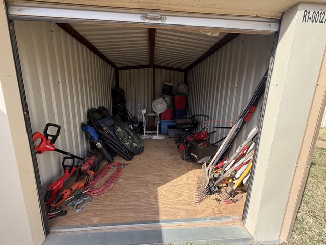 209 E 4th Street, Denver City, TX 79323