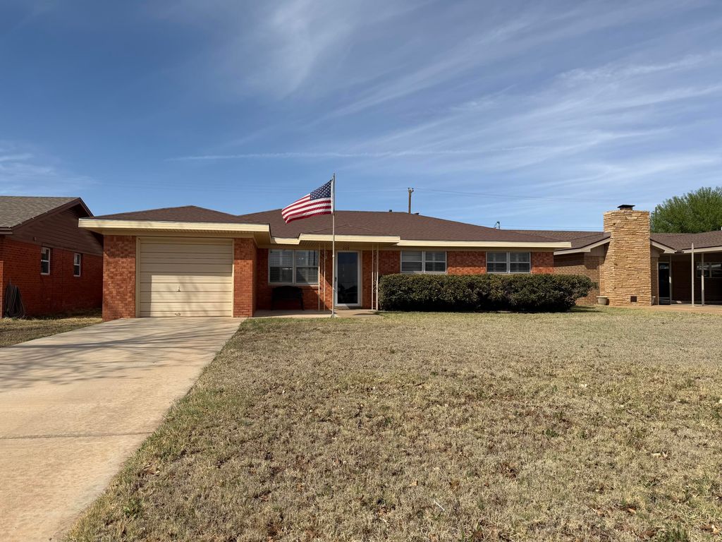 209 E 4th Street, Denver City, TX 79323