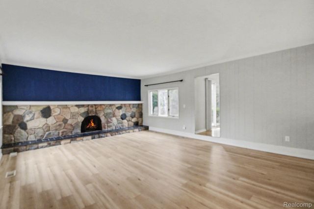 2280 Geyer Court, Orion Charter Township, MI 48360