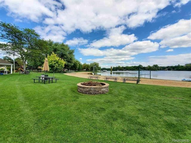 2280 Geyer Court, Orion Charter Township, MI 48360