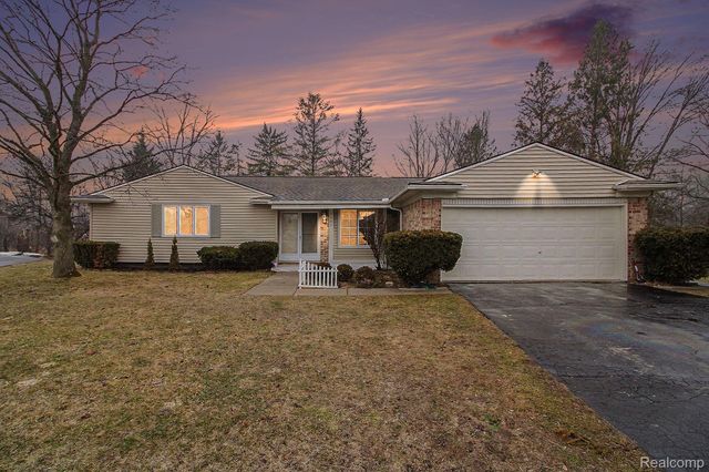 2280 Geyer Court, Orion Charter Township, MI 48360